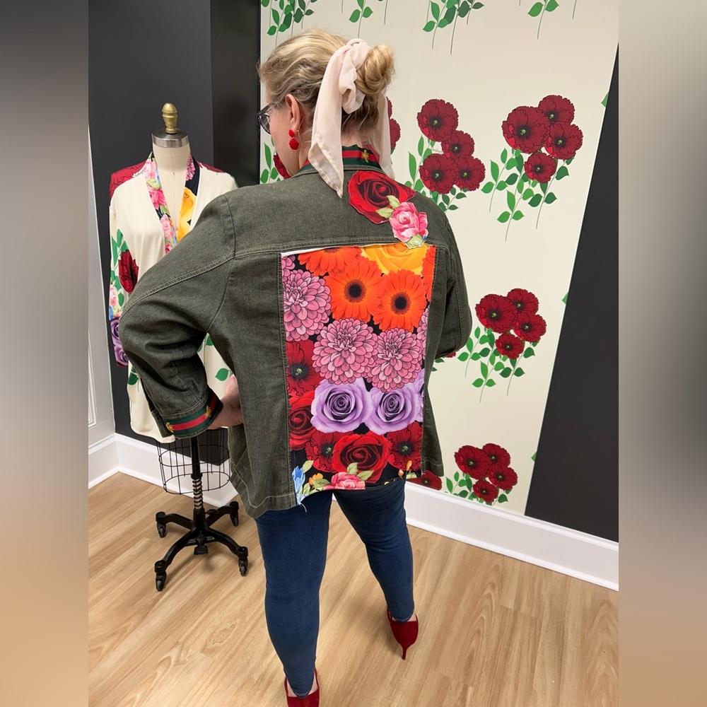 Designer Style Jacket w Bee Ribbon - Picture 4 of 6